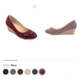 New In Box Women’s Graysn size 7.5 wine colored wedges.